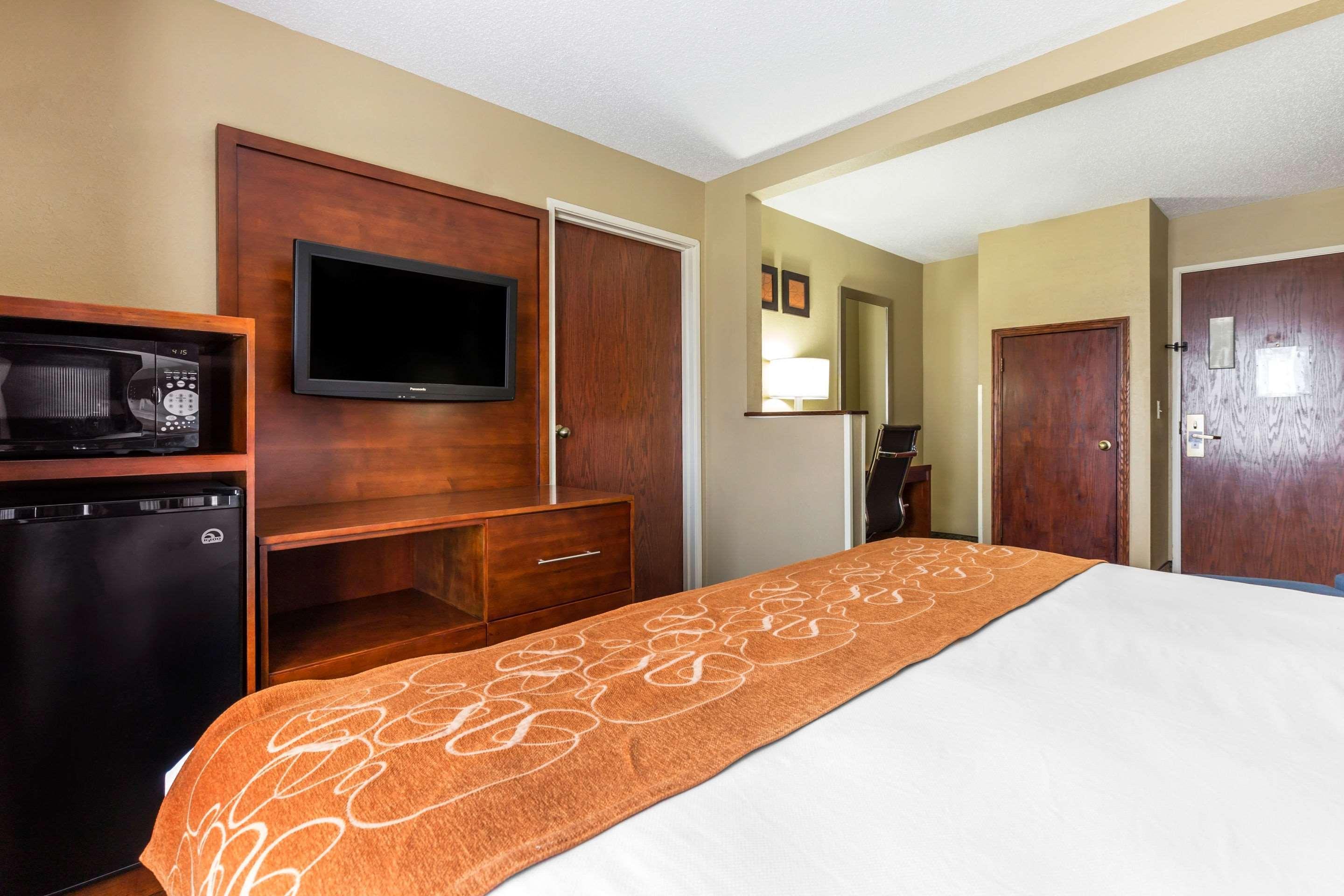 Comfort Suites Near I-80 And I-94 Lansing Exterior photo